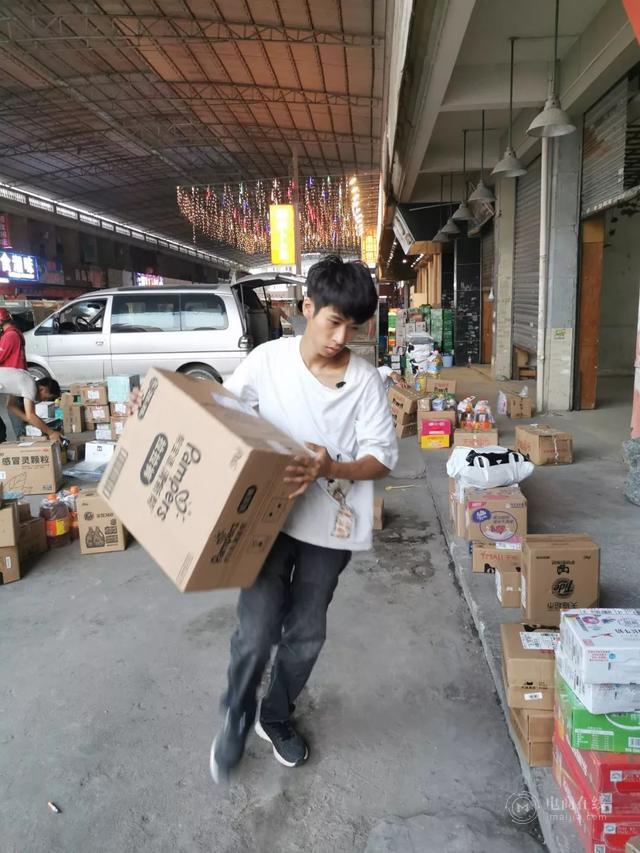 双11的40万快递“钟点工”:有人广州两栋楼,10天赚1万