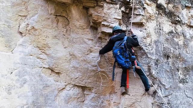 河北小伙在狼牙山下卖崖柏木雕，囤积六吨毛料，月销50万