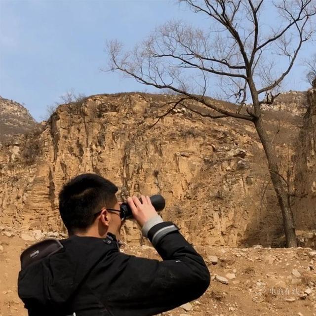 河北小伙在狼牙山下卖崖柏木雕，囤积六吨毛料，月销50万